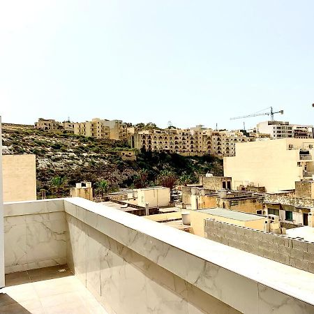 Private Bedroom With Balcony In A Shared Apartment At The Bay Of Xlendi Exterior foto