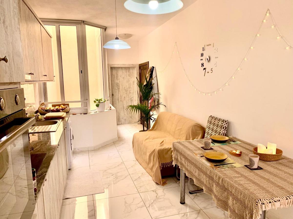 Private Bedroom With Balcony In A Shared Apartment At The Bay Of Xlendi Exterior foto