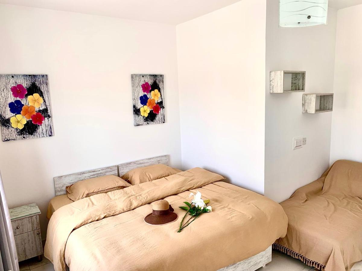 Private Bedroom With Balcony In A Shared Apartment At The Bay Of Xlendi Exterior foto
