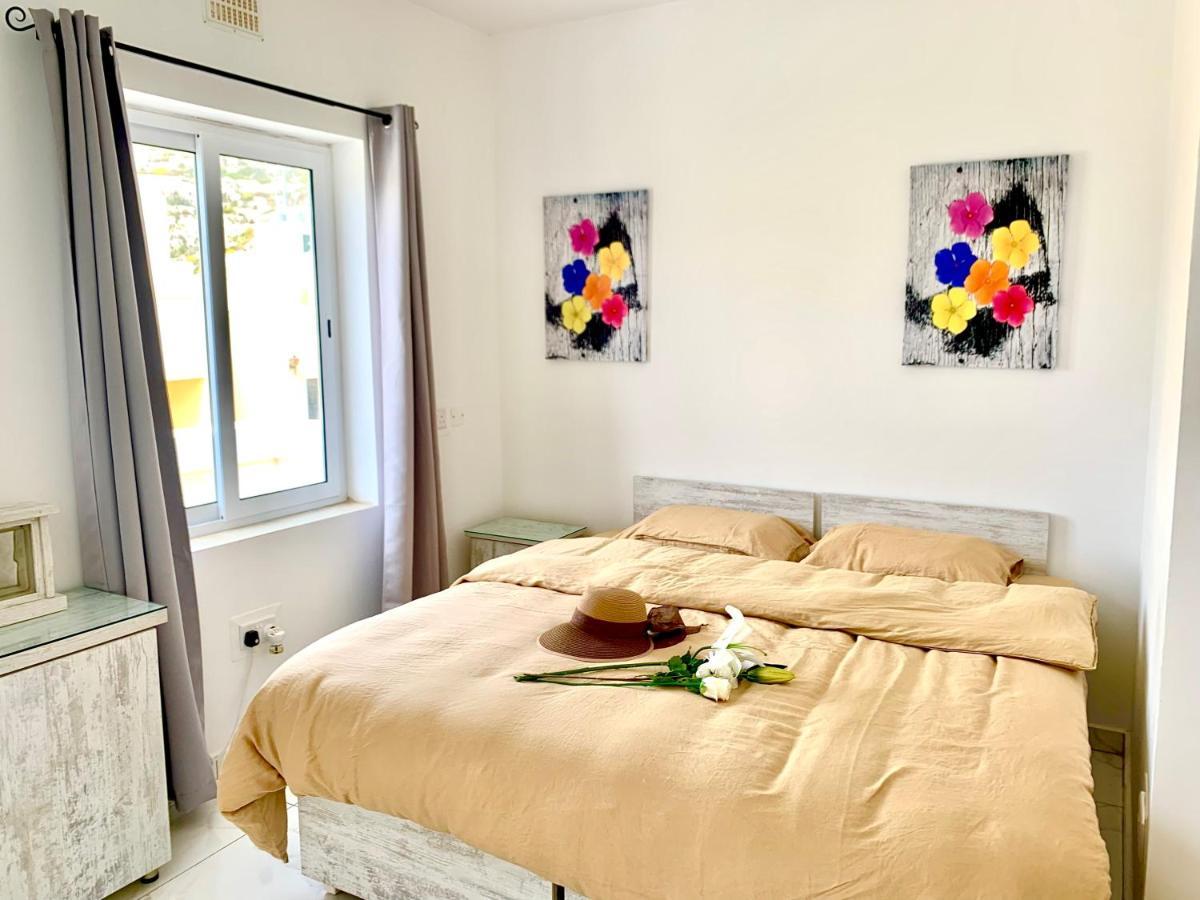Private Bedroom With Balcony In A Shared Apartment At The Bay Of Xlendi Exterior foto