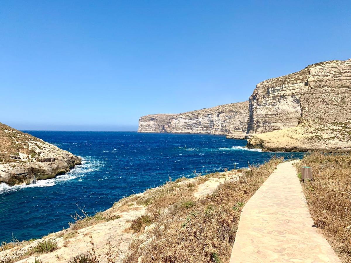 Private Bedroom With Balcony In A Shared Apartment At The Bay Of Xlendi Exterior foto